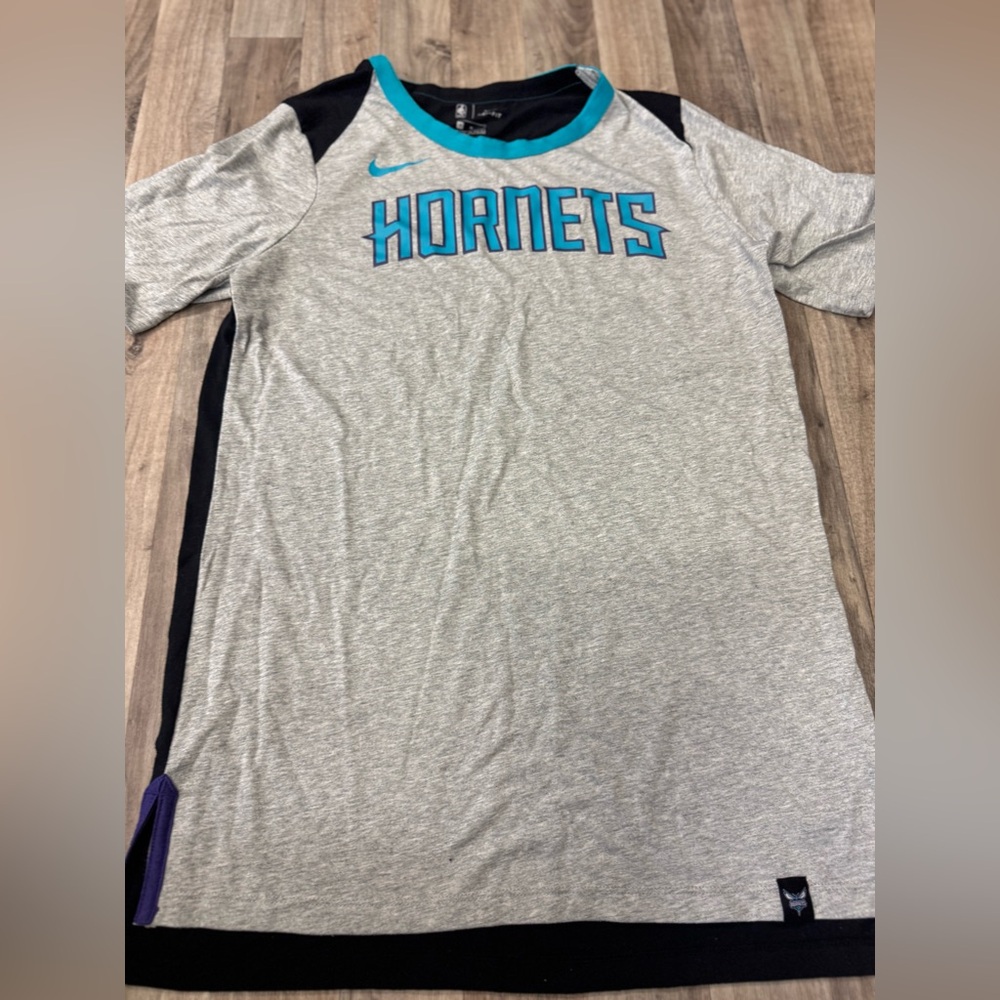 Nike Dri-Fit NBA Charlotte Hornets gray black performance shirt Adult Men's‎ Med